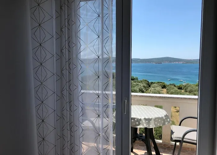 Delfini スベティ・フィリップ・イ・ヤコブ