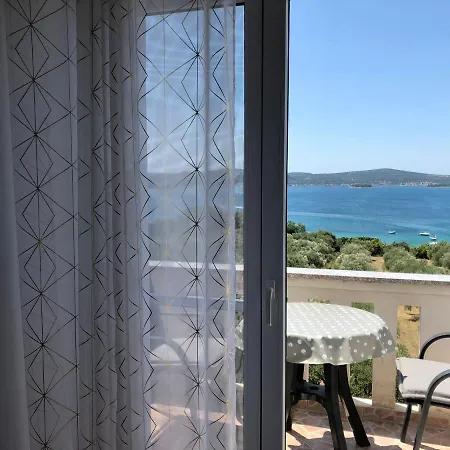 Delfini Sveti Filip i Jakov