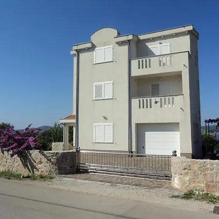 Delfini * Sveti Filip i Jakov